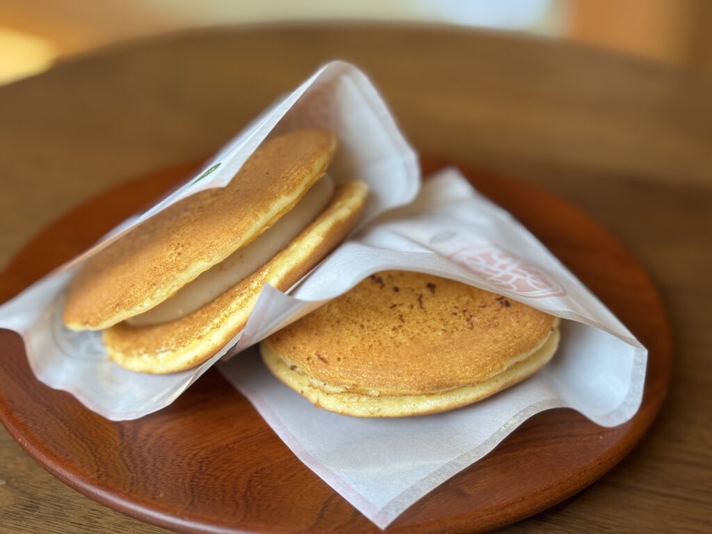 どら焼きの写真、餡がたっぷり入っている様子