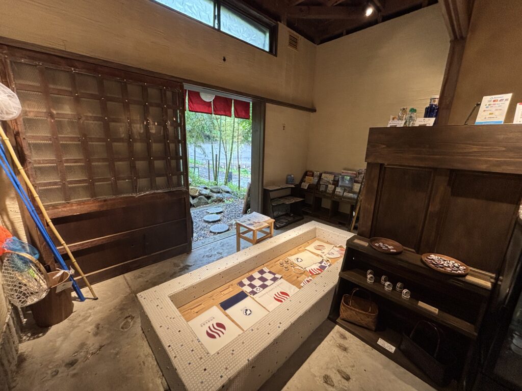おとずれ堂の店内