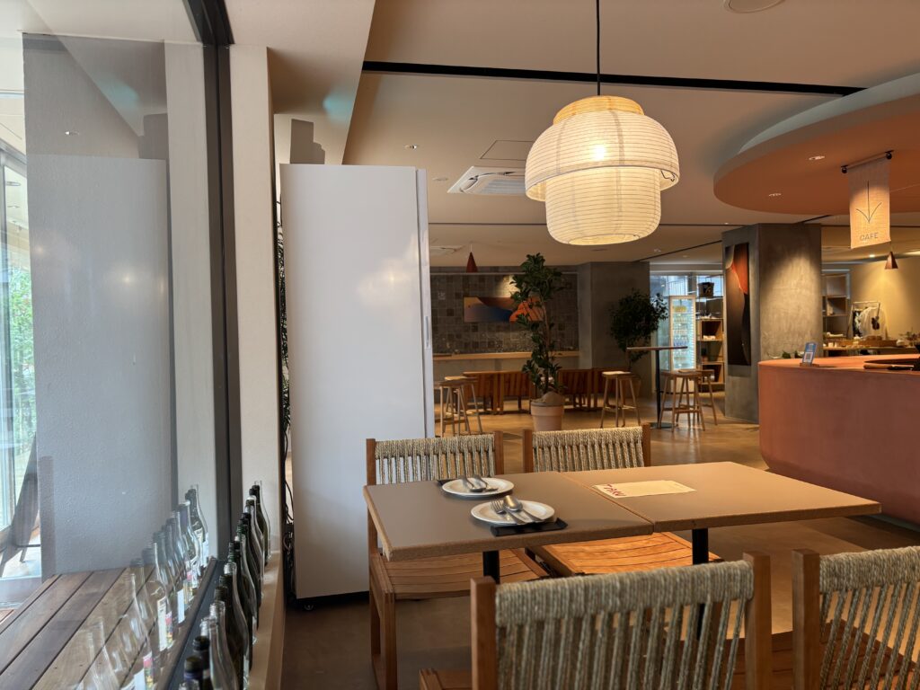 カフェレストランの店内の様子