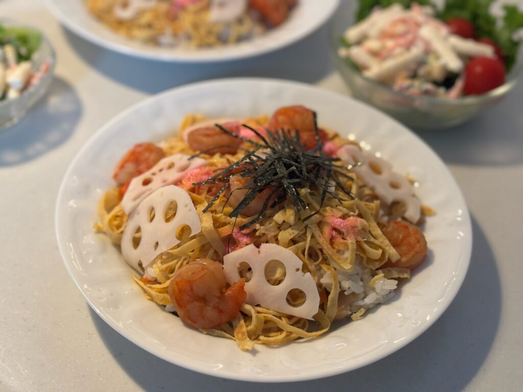 福山菊花大輪を使ったちらし寿司の写真