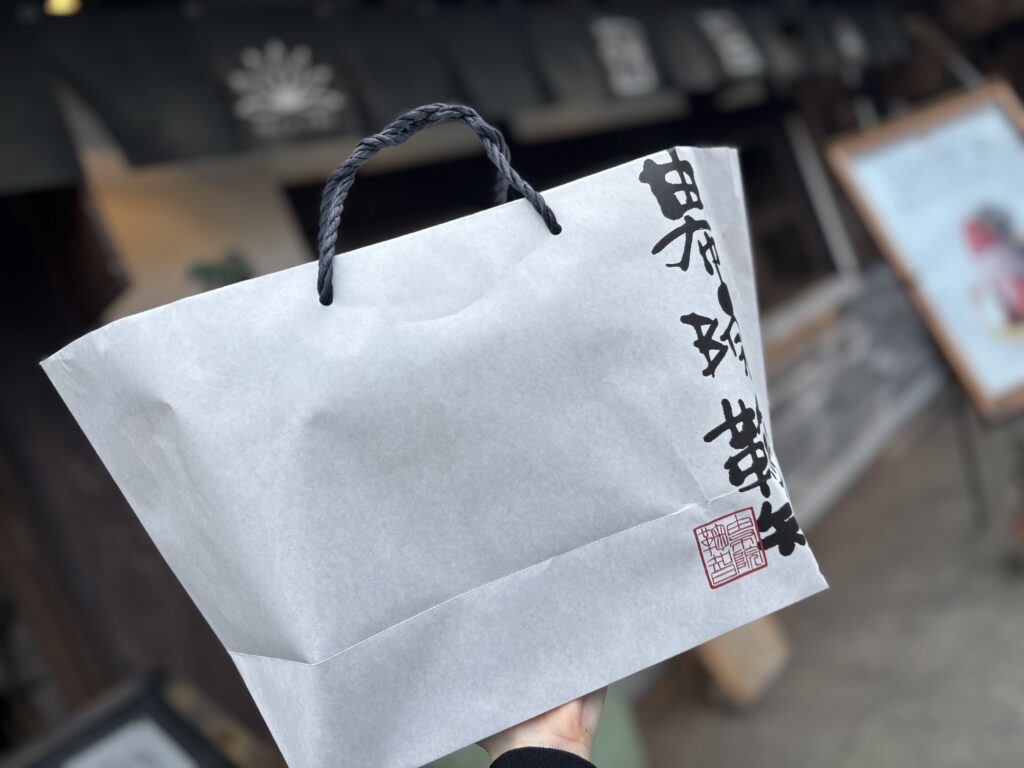 どら焼き 10個入り(3,950円)の購入後、包装された写真。