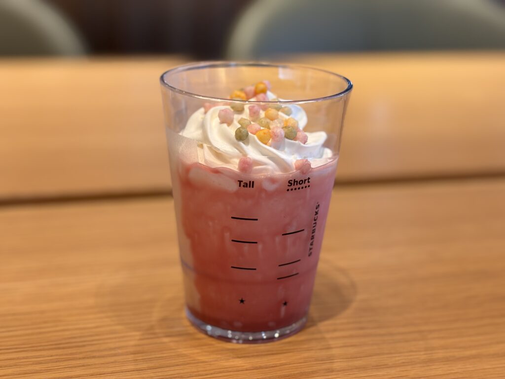 店内グラスでの提供容量がわかる写真