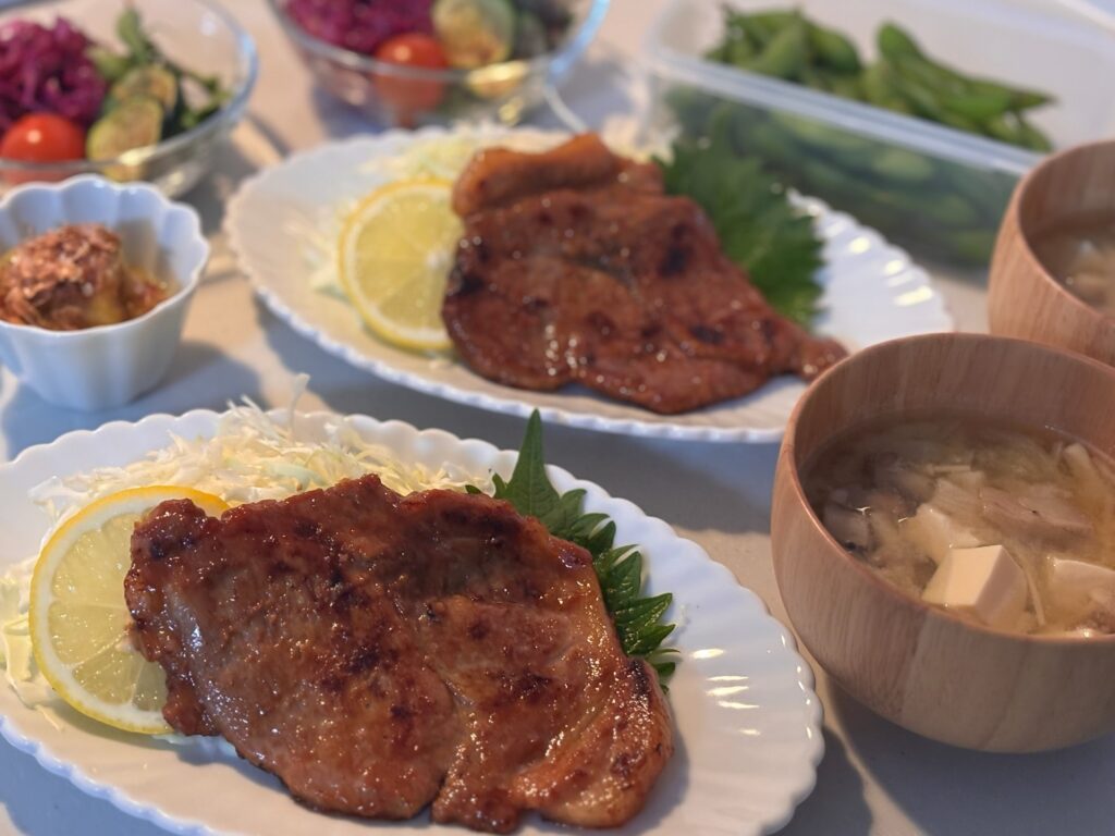 特製味噌漬けを使った夕食の写真