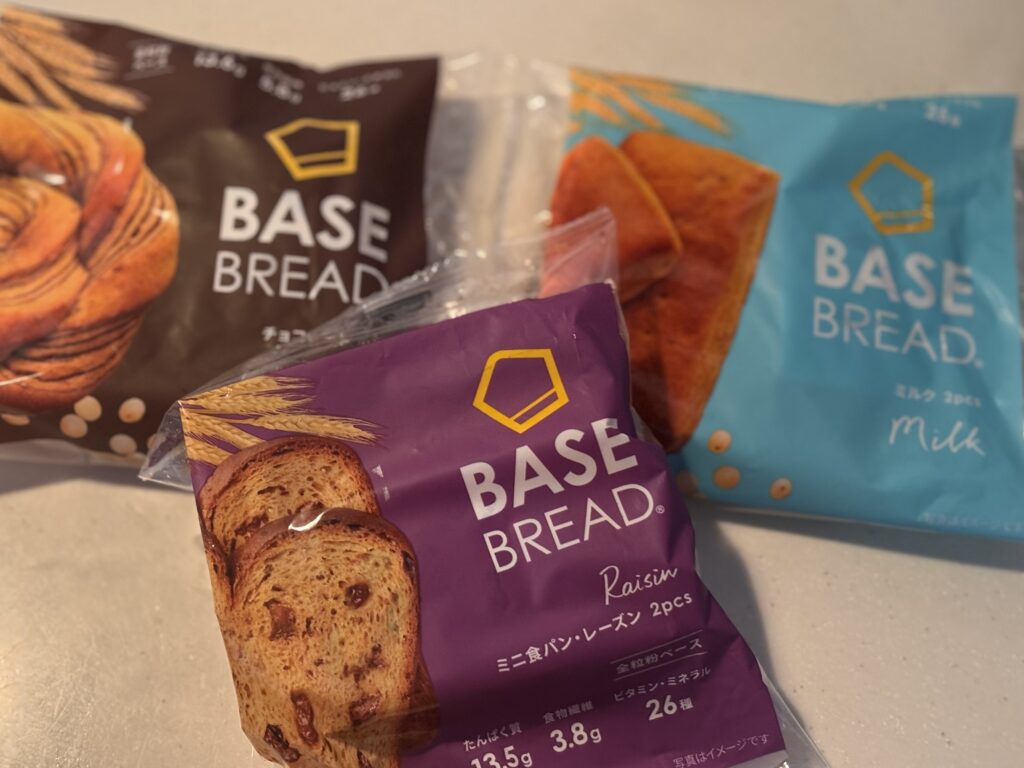 ベースブレッドの写真（チョコ・ミルク・レーズン）