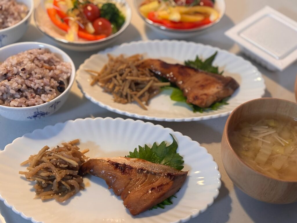 夜ごはんの写真（ぶりの照り焼き）