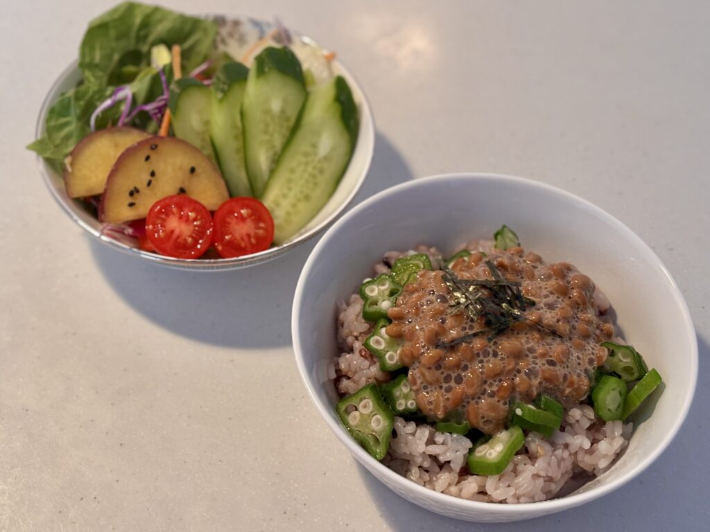 昼ごはんの写真（納豆おくら丼）